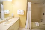 Full Master Bathroom in Lincoln Resort